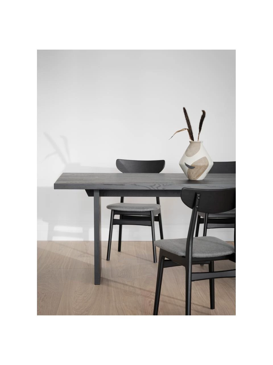 Rowico Esstisch Emmett aus Eschenholz in Schwarz, 240 x 95 cm, B 240 x T 95 cm 8 Rowico Esstisch Emmett aus Eschenholz in Schwarz, 240 x 95 cm, B 240 x T 95 cm – Bild 6