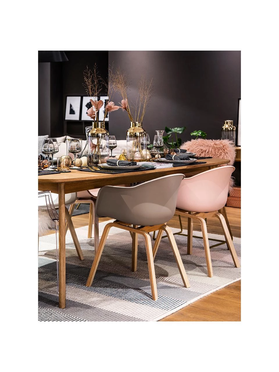 Westwing Collection Kunststoff-Armlehnstuhl Claire mit Holzbeinen, B 60 x T 54 cm 4 Westwing Collection Kunststoff-Armlehnstuhl Claire mit Holzbeinen, B 60 x T 54 cm – Bild 2