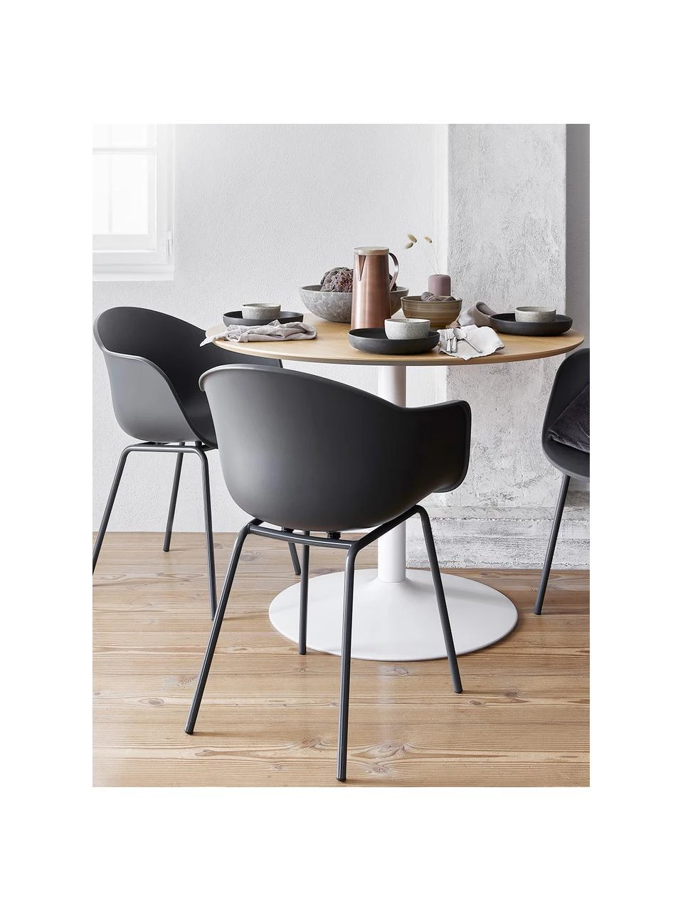 Westwing Collection Kunststoff-Armlehnstuhl Claire mit Metallbeinen, B 60 x T 54 cm 4 Westwing Collection Kunststoff-Armlehnstuhl Claire mit Metallbeinen, B 60 x T 54 cm – Bild 2