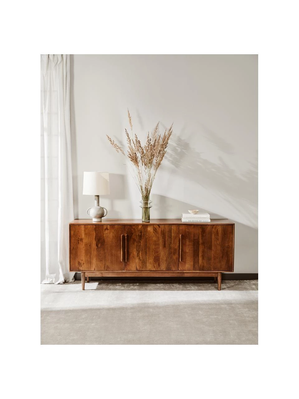 Westwing Collection Retro Sideboard Paul mit Türen aus massivem Mangoholz, B 180 x H 75 cm 4 Westwing Collection Retro Sideboard Paul mit Türen aus massivem Mangoholz, B 180 x H 75 cm – Bild 2