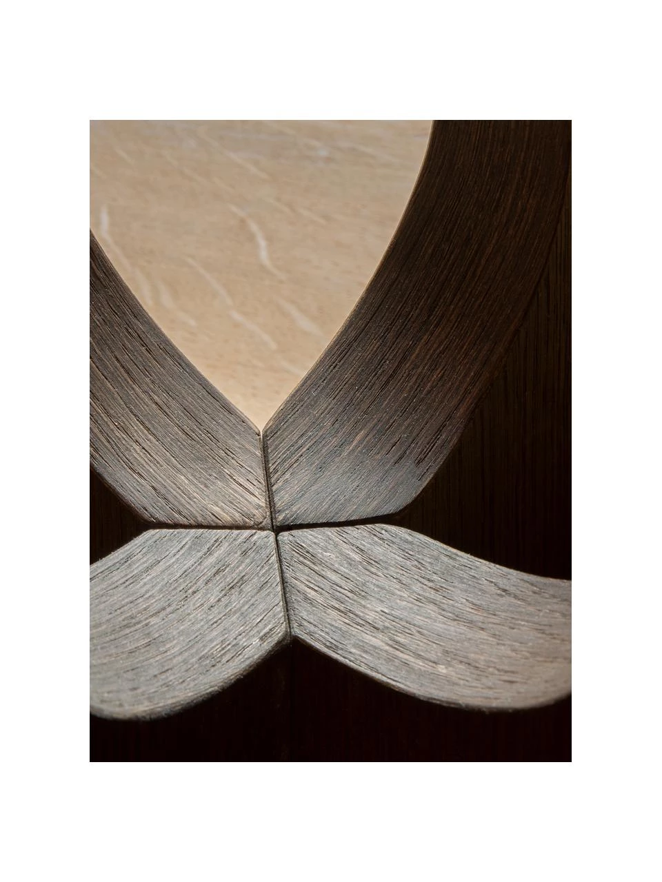 Menu Runder Esstisch Androgyne mit dunklem Eichenholzfurnier, verschiedene Größen, Ø 120 x H 73 cmNur noch wenige verfügbar 8 Menu Runder Esstisch Androgyne mit dunklem Eichenholzfurnier, verschiedene Größen, Ø 120 x H 73 cmNur noch wenige verfügbar – Bild 6