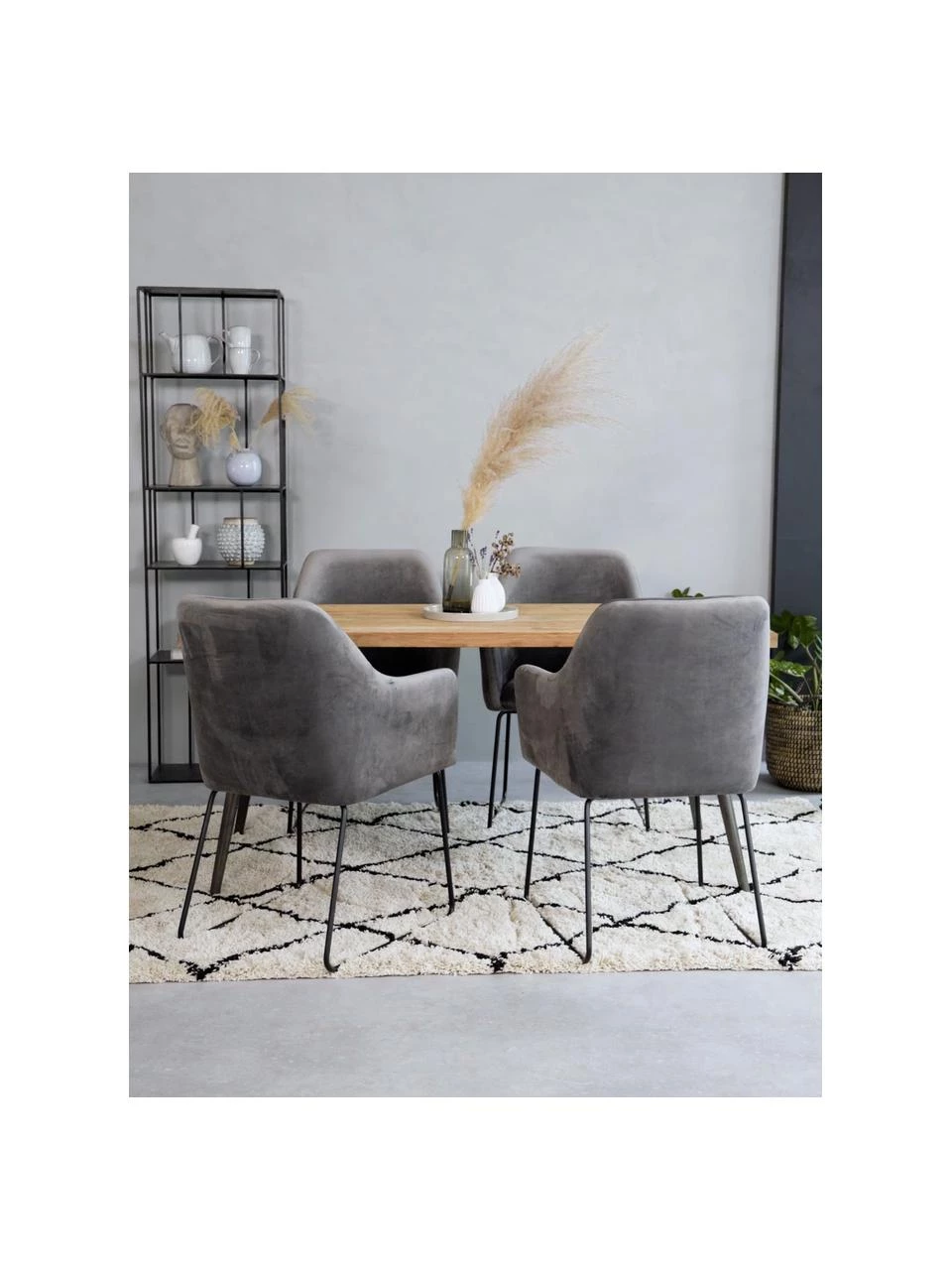 Westwing Collection Samt-Armlehnstuhl Isla in Grau, B 60 x T 62 cm 4 Westwing Collection Samt-Armlehnstuhl Isla in Grau, B 60 x T 62 cm – Bild 2