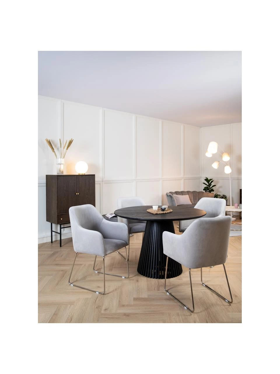 Westwing Collection Samt-Armlehnstuhl Isla in Hellgrau, B 60 x T 62 cm 4 Westwing Collection Samt-Armlehnstuhl Isla in Hellgrau, B 60 x T 62 cm – Bild 2