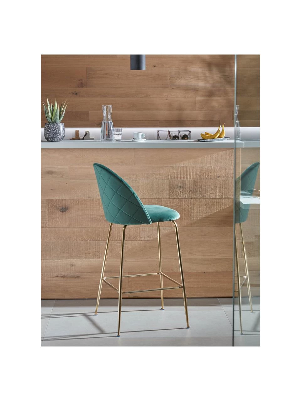 Samt-Barstuhl Ivonne in Grün, B 53 x H 108 cm 4 Samt-Barstuhl Ivonne in Grün, B 53 x H 108 cm – Bild 2